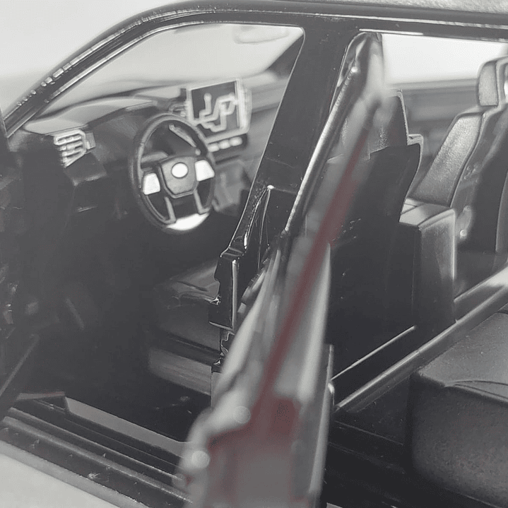 TOYOTA SEQUOIA NEGRA MARCA CHINA LUCES LED- 13