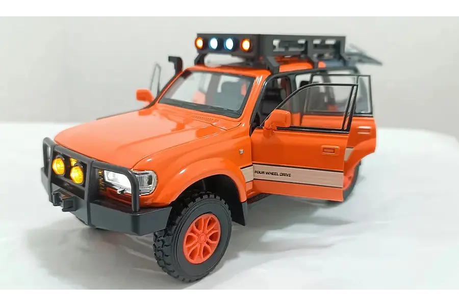 TOYOTA LC80, MARCA CHE ZHI, ESCALA 1/24 NARANJA