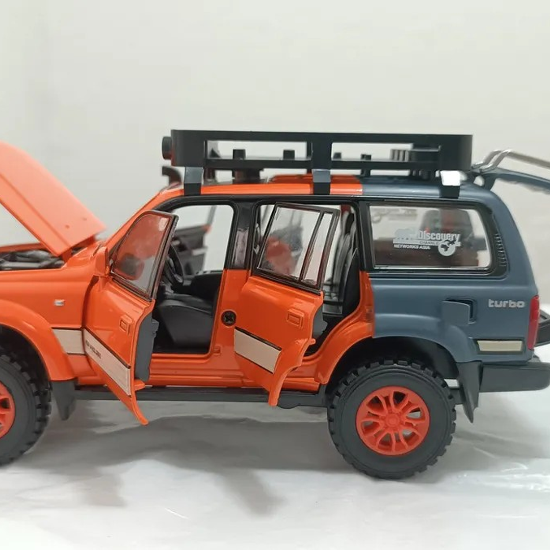 TOYOTA LC80, MARCA CHE ZHI, ESCALA 1/24 NARANJA 4