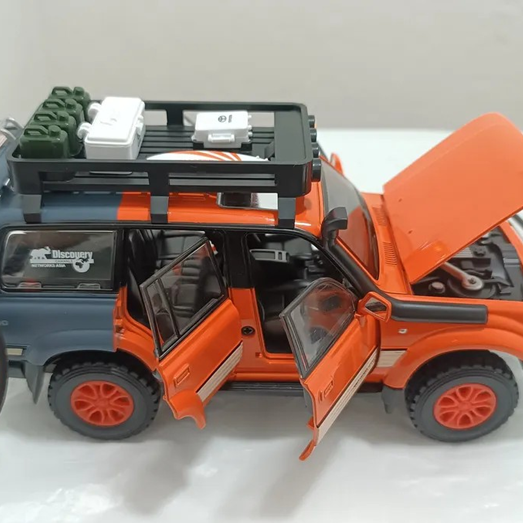 TOYOTA LC80, MARCA CHE ZHI, ESCALA 1/24 NARANJA 6