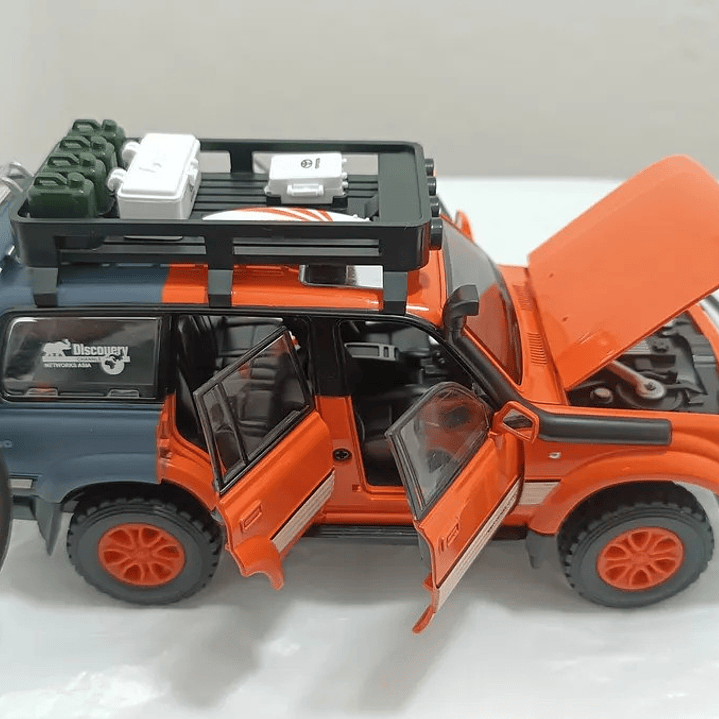 TOYOTA LC80, MARCA CHE ZHI, ESCALA 1/24 NARANJA 6