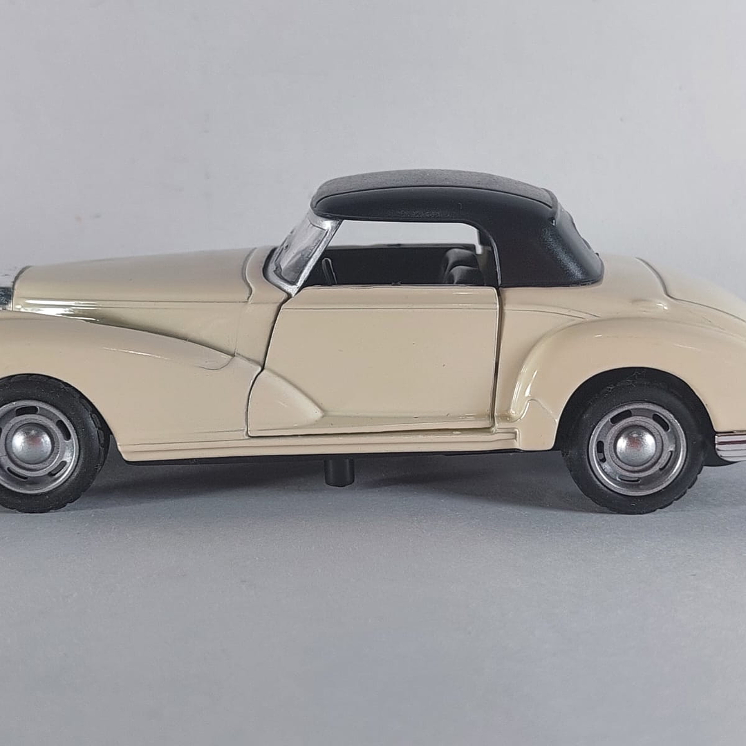 Mercedes Benz 300S W188 , Escala 1/36, marca china 4