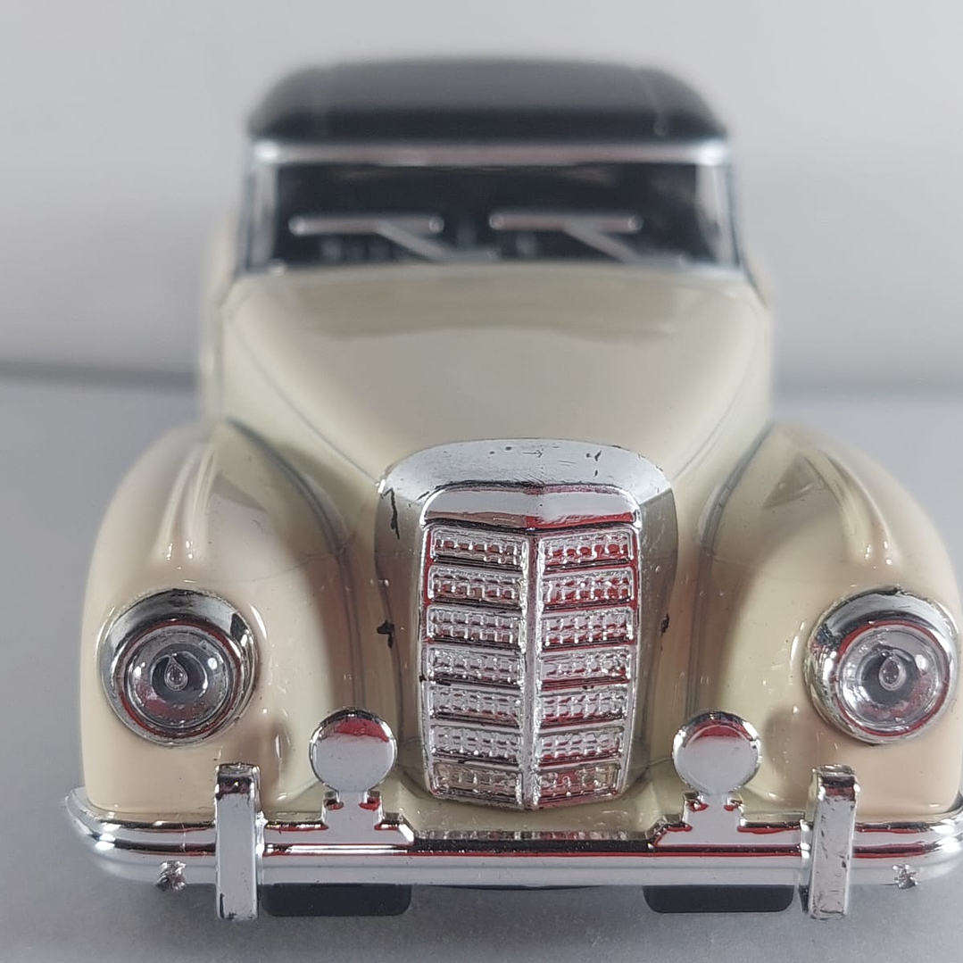 Mercedes Benz 300S W188 , Escala 1/36, marca china 5