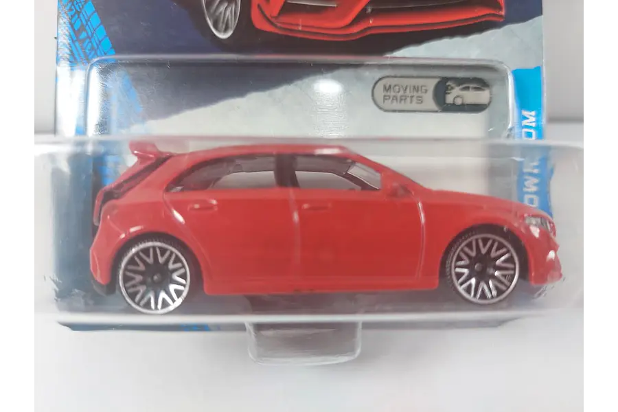 Mercedes Benz AMG A35 ROJO Escala 1/64 Marca Majorette
