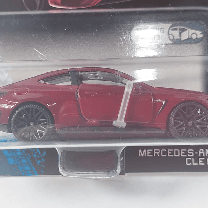 Mercedes Benz AMG CLE 53 ROJO Escala 1/64 Marca Majorette 2