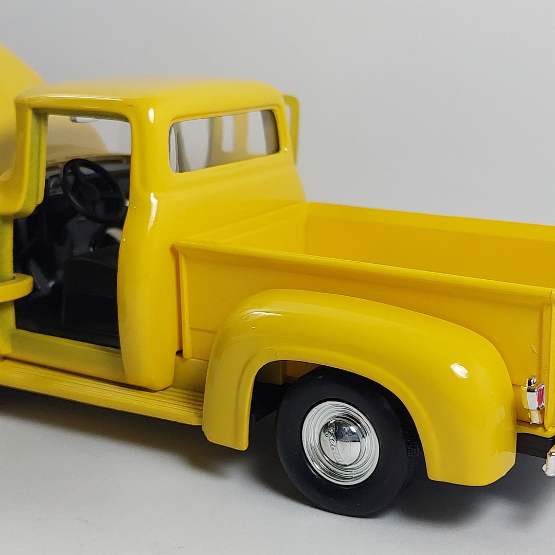 FORD F 100 1956, Escala 1/24 color amarillo 4