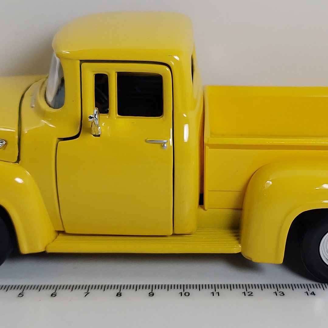 FORD F 100 1956, Escala 1/24 color amarillo 6