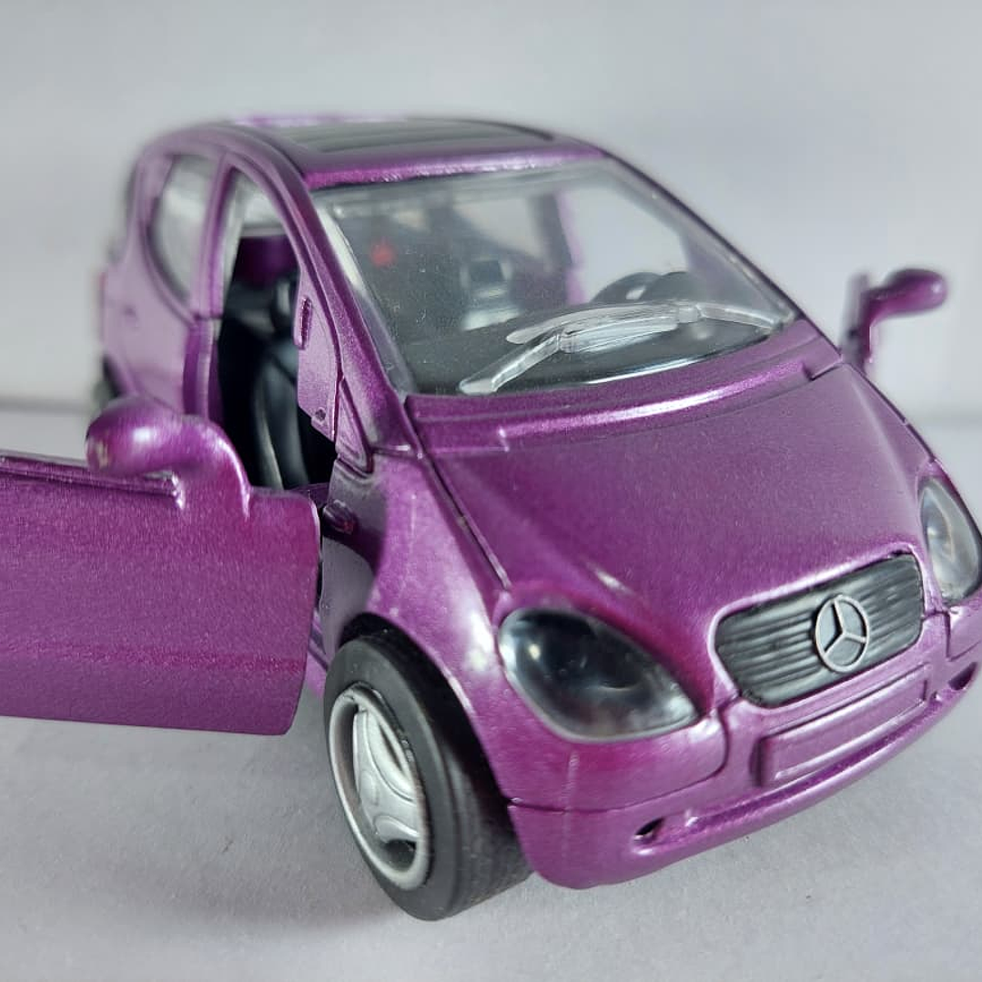 Mercedes Benz Clase A W168 Escala 1/32 Realtoy 2