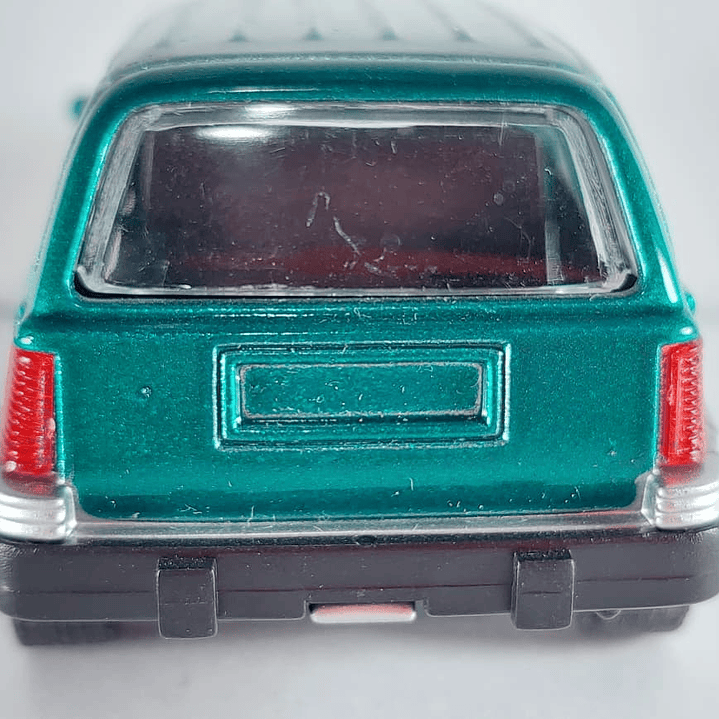 Jeep Cherokee verde ,Escala 1/36 marca china  4