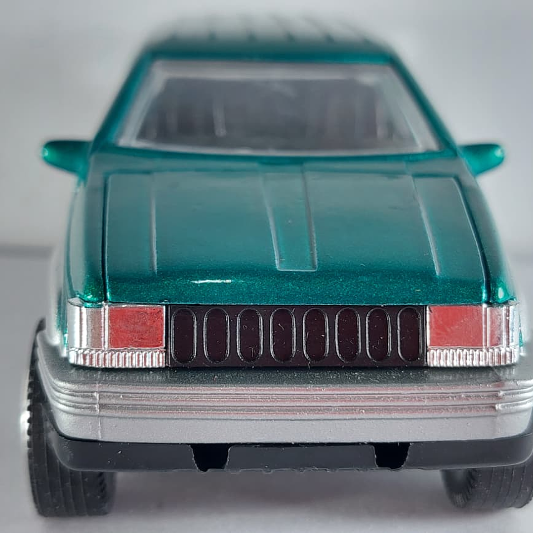 Jeep Cherokee verde ,Escala 1/36 marca china  8