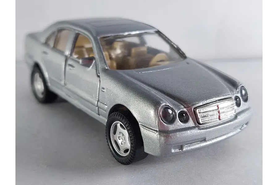 MERCEDES BENZ CLASE  E W210 ESCALA 1/36