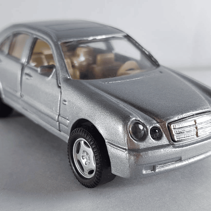 MERCEDES BENZ CLASE  E W210 ESCALA 1/36 1