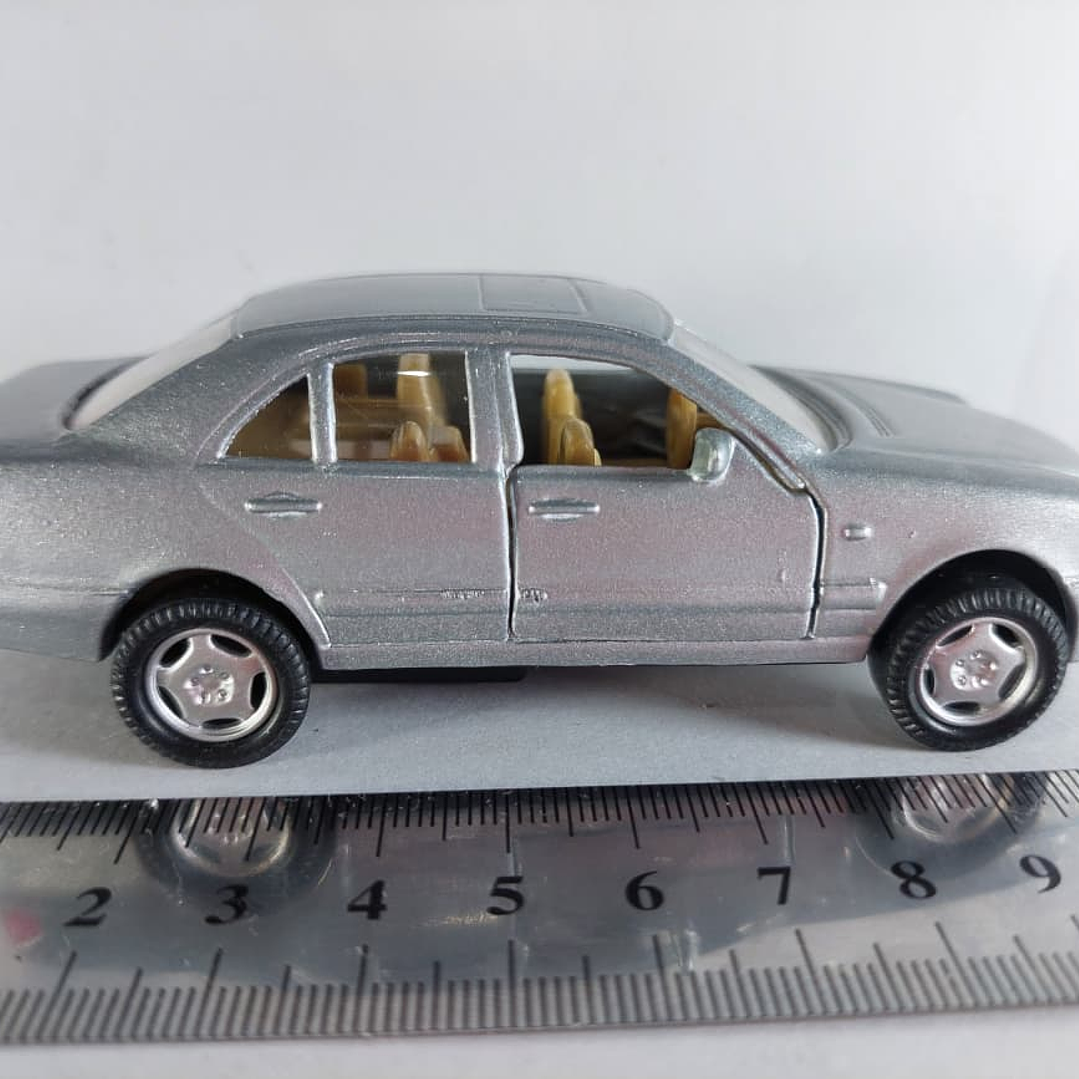 MERCEDES BENZ CLASE  E W210 ESCALA 1/36 3