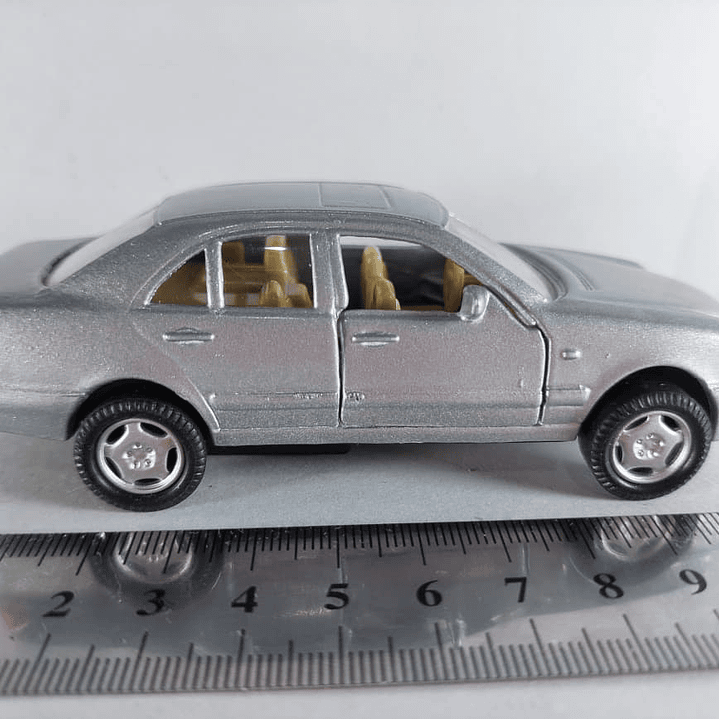 MERCEDES BENZ CLASE  E W210 ESCALA 1/36 3