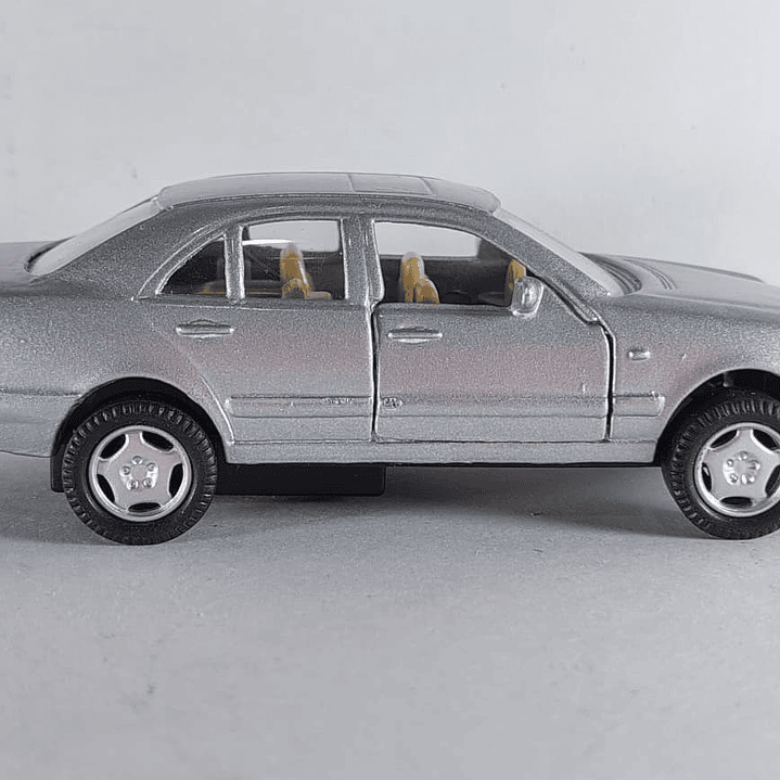 MERCEDES BENZ CLASE  E W210 ESCALA 1/36 5