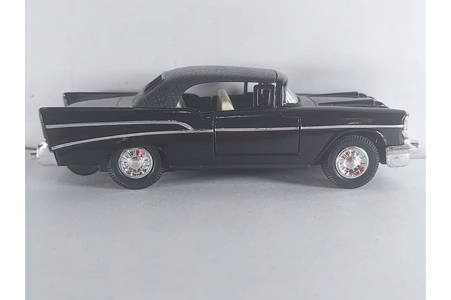 Chevrolet BELAIR 1957 NEGRO  Escala 1:36 marca welly