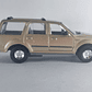 FORD EXPEDITION 1998 DORADA , Escala 1-38 marca TINS TOYS - Miniatura 2