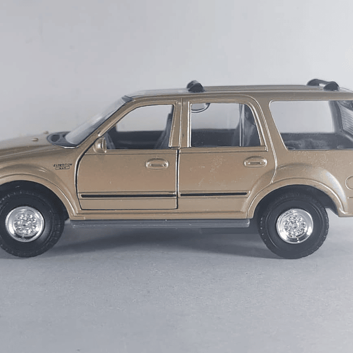 FORD EXPEDITION 1998 DORADA , Escala 1-38 marca TINS TOYS 3