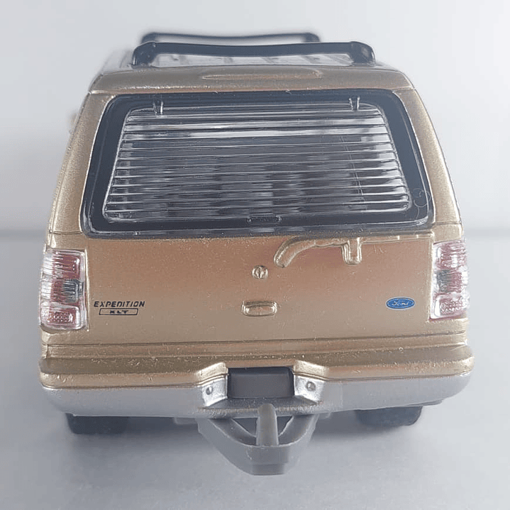 FORD EXPEDITION 1998 DORADA , Escala 1-38 marca TINS TOYS 4