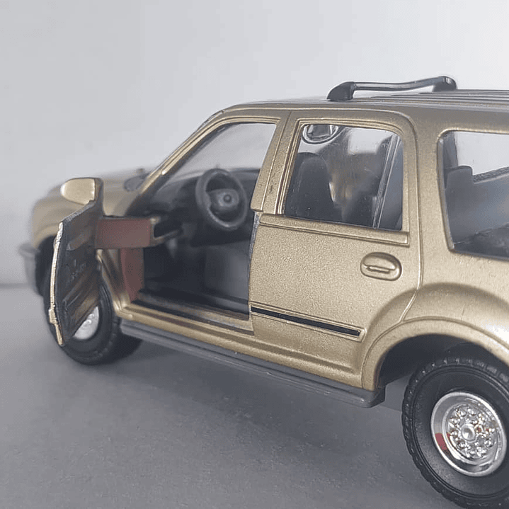 FORD EXPEDITION 1998 DORADA , Escala 1-38 marca TINS TOYS 6