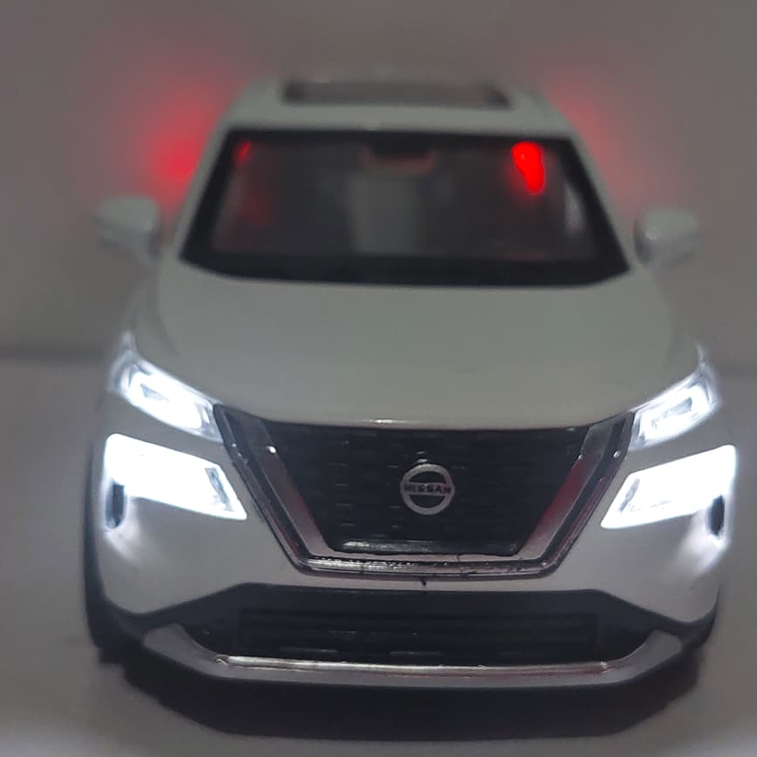 Nissan xtrail 2023 , Escala 1-32 marca china luces Led 2