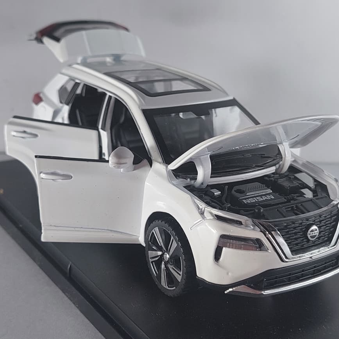 Nissan xtrail 2023 , Escala 1-32 marca china luces Led 1