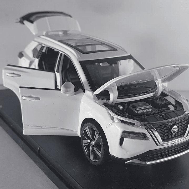 Nissan xtrail 2023 , Escala 1-32 marca china luces Led 1