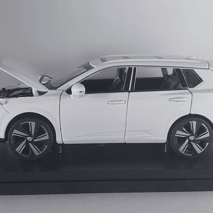 Nissan xtrail 2023 , Escala 1-32 marca china luces Led 11