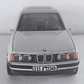 BMW SERIE 5 E34 GRIS, Escala 1/36 luces LED - Miniatura 2