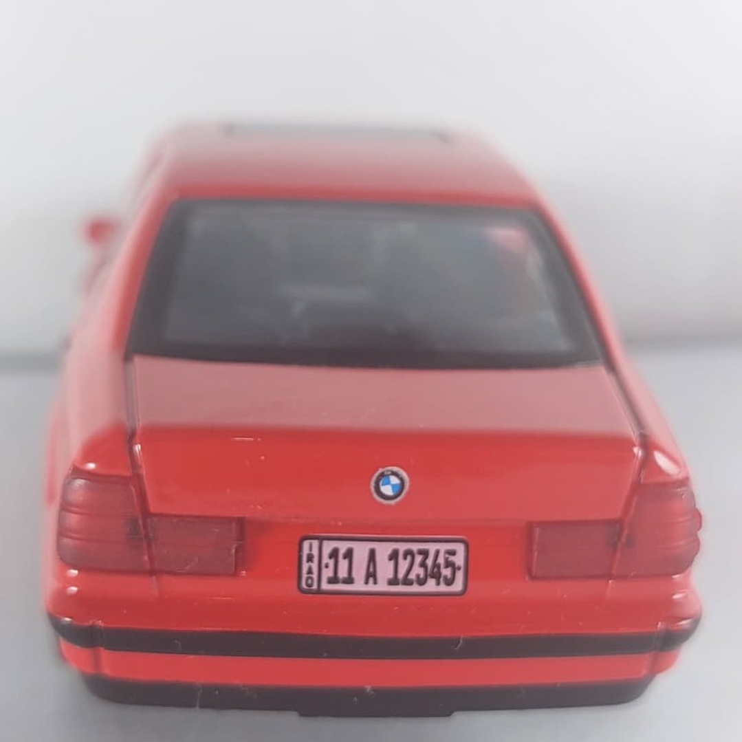BMW SERIE 5 E34 ROJO Escala 1/36 luces LED 3
