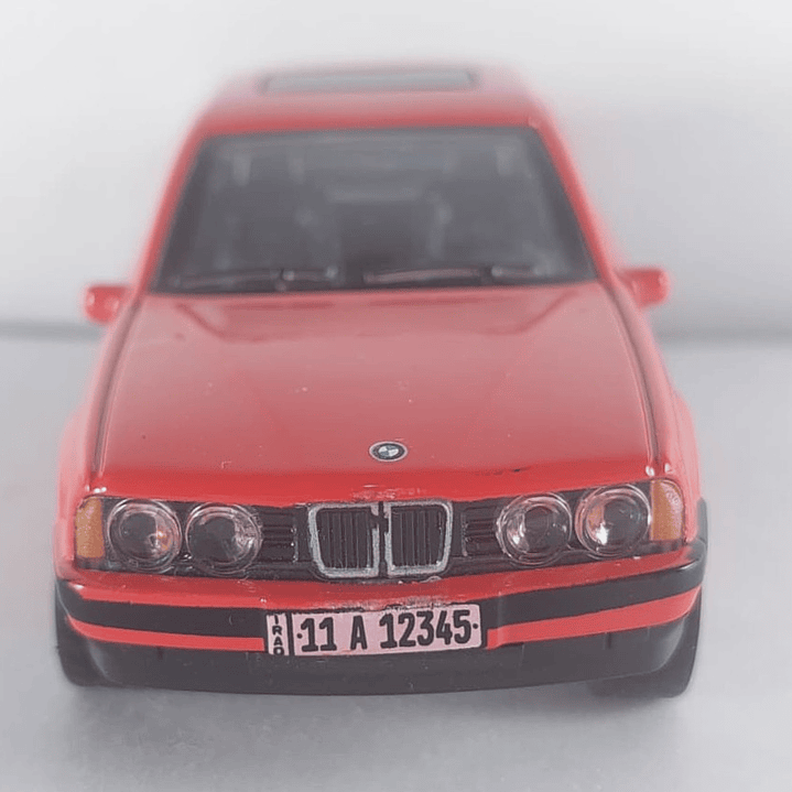 BMW SERIE 5 E34 ROJO Escala 1/36 luces LED 6