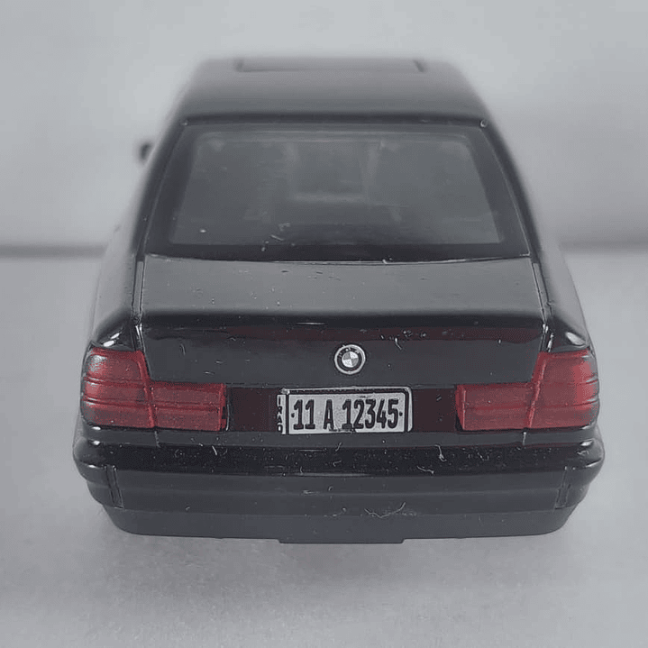 BMW SERIE 5 E34 NEGRO Escala 1/36 luces LED- 4