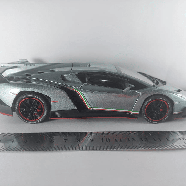 Lamborghini Veneno Escala 1/24 luces LED Marca China 5