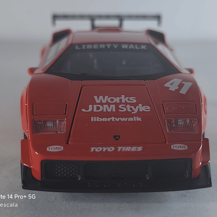 Lamborghini Countach Escala 1/32  Marca China Luces LED 3