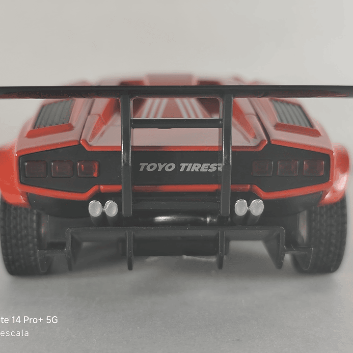 Lamborghini Countach Escala 1/32  Marca China Luces LED 6