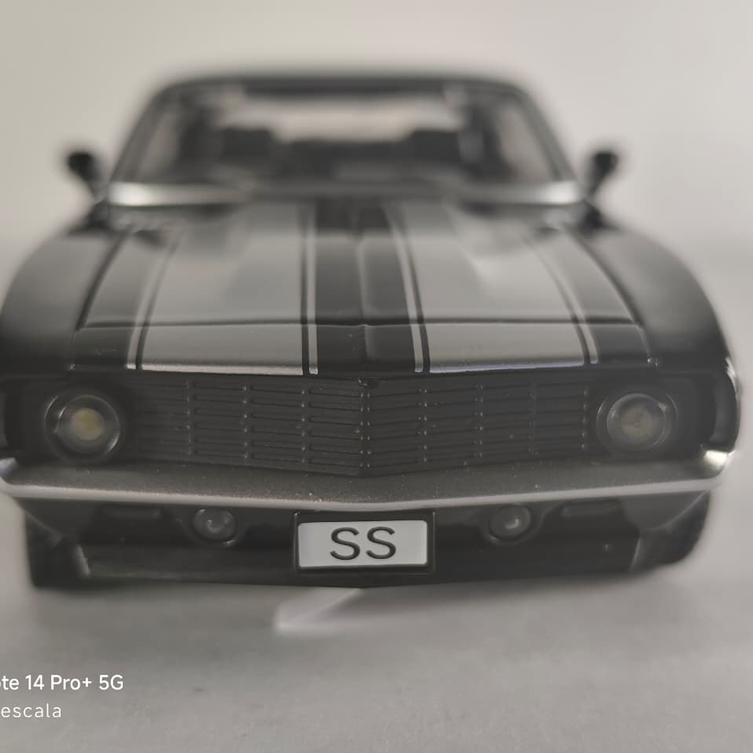 Chevrolet Camaro SS Marca CHINA ESCALA 1/32 Luces LED 2