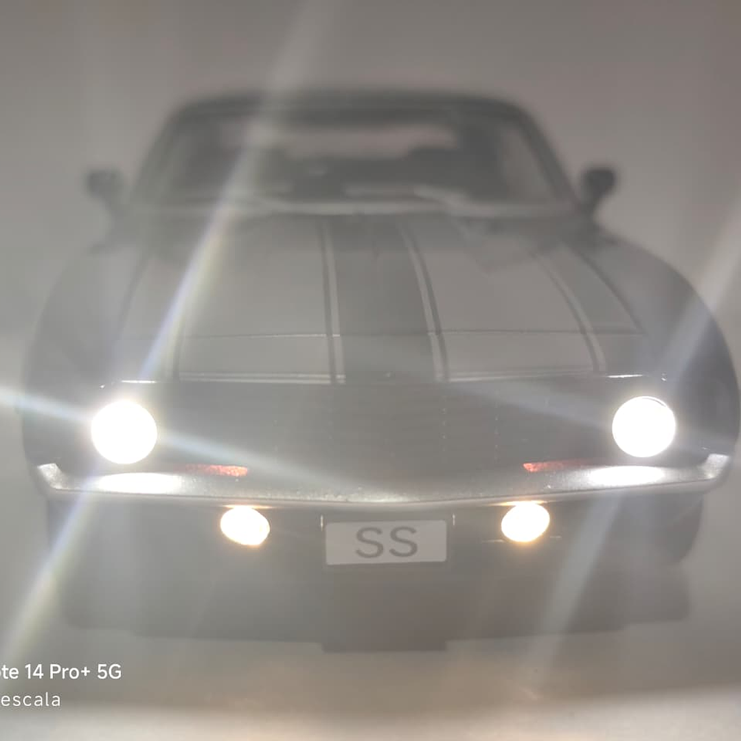 Chevrolet Camaro SS Marca CHINA ESCALA 1/32 Luces LED 3