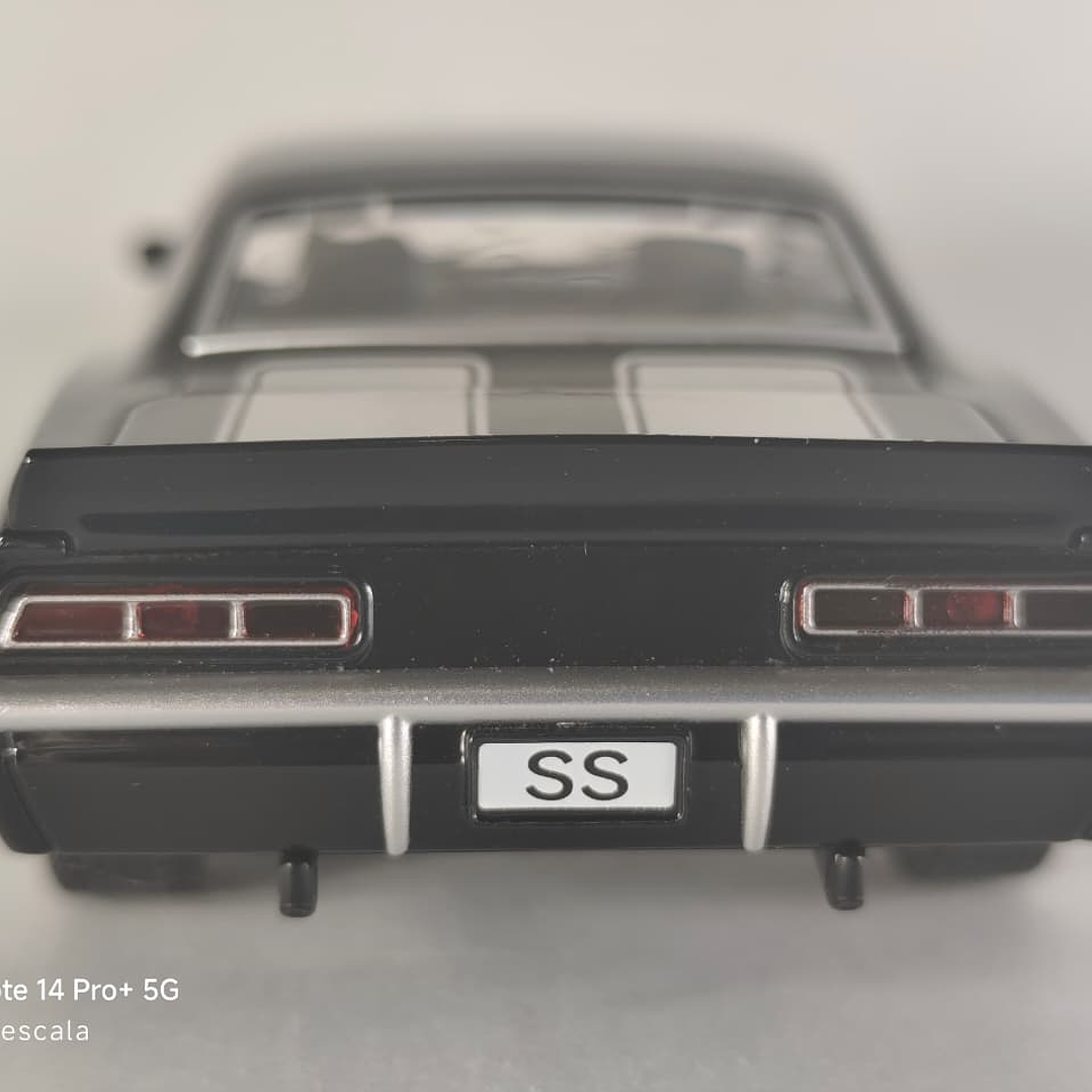 Chevrolet Camaro SS Marca CHINA ESCALA 1/32 Luces LED 4