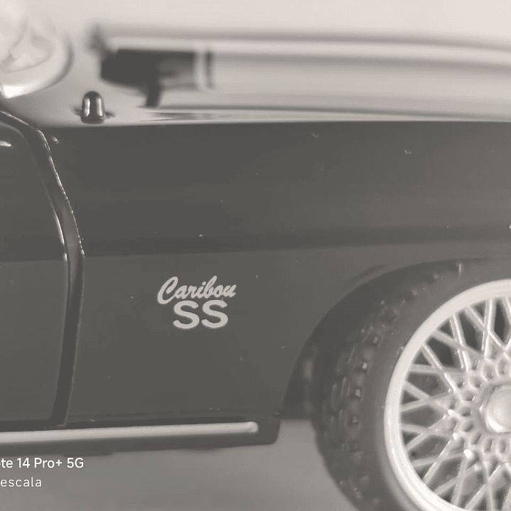 Chevrolet Camaro SS Marca CHINA ESCALA 1/32 Luces LED 6