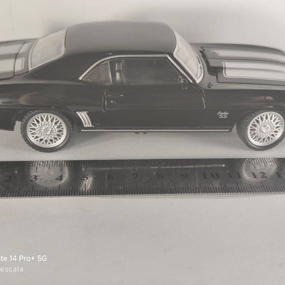 Chevrolet Camaro SS Marca CHINA ESCALA 1/32 Luces LED 8