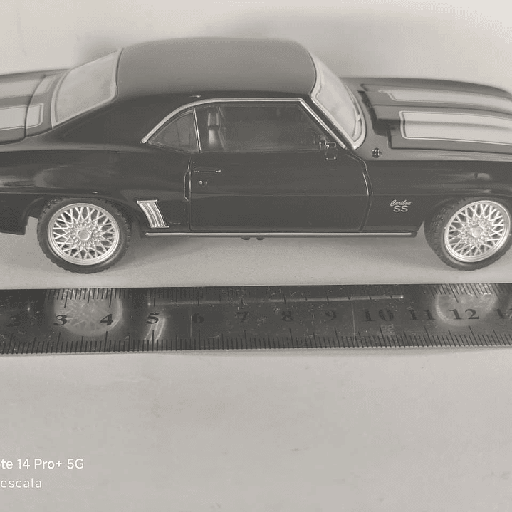 Chevrolet Camaro SS Marca CHINA ESCALA 1/32 Luces LED 8