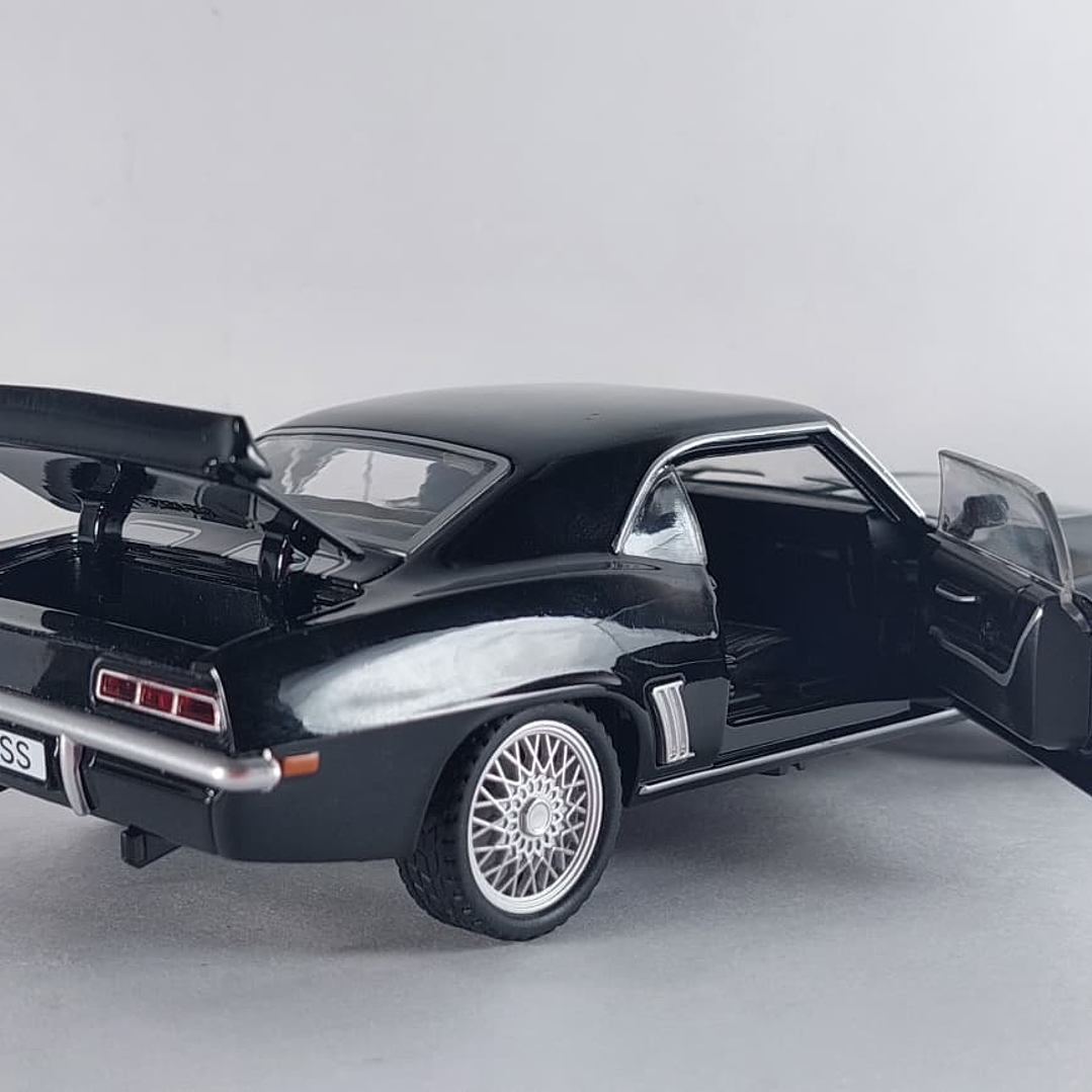 Chevrolet Camaro SS Marca CHINA ESCALA 1/32 Luces LED 9