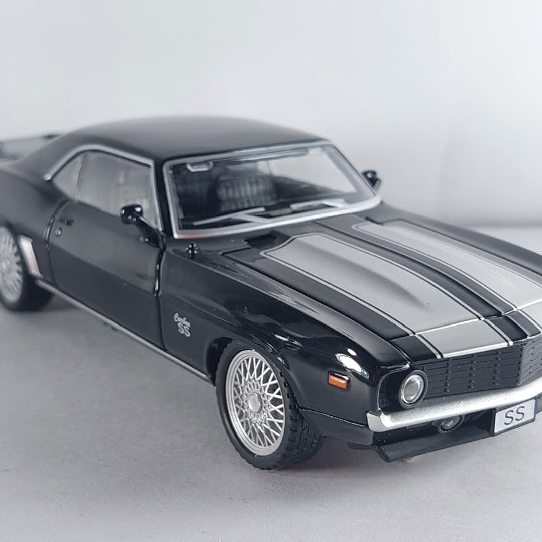 Chevrolet Camaro SS Marca CHINA ESCALA 1/32 Luces LED 1