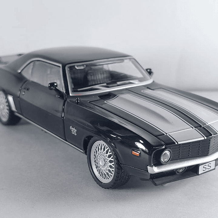 Chevrolet Camaro SS Marca CHINA ESCALA 1/32 Luces LED 1