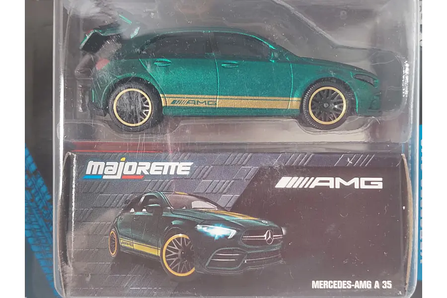 Mercedes Benz AMG A35 VERDE Escala 1/64 Marca Majorette