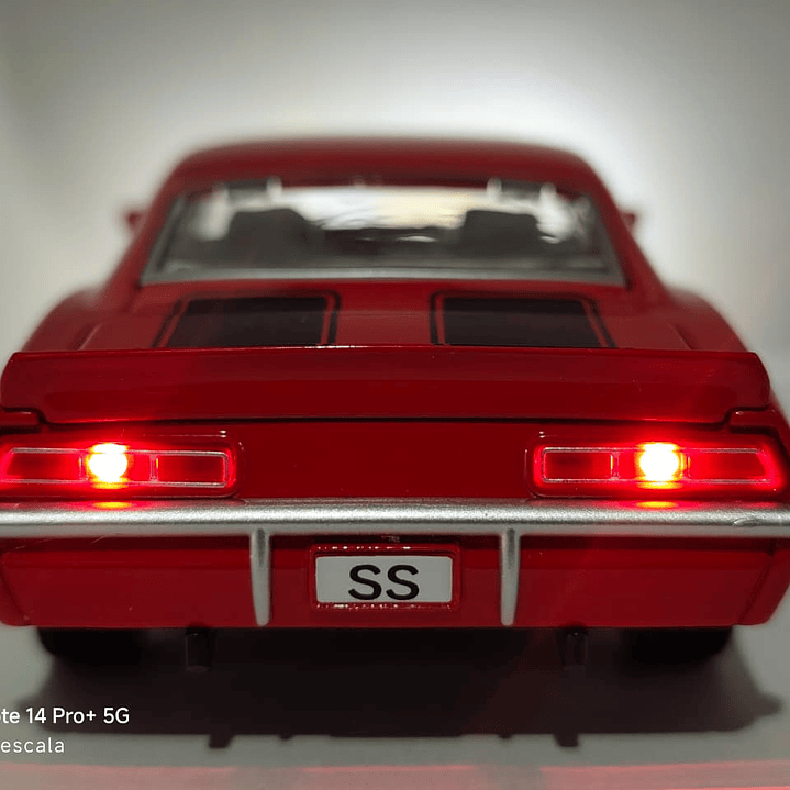Chevrolet Camaro SS Marca CHINA ROJO 1/32 Luces LED 3