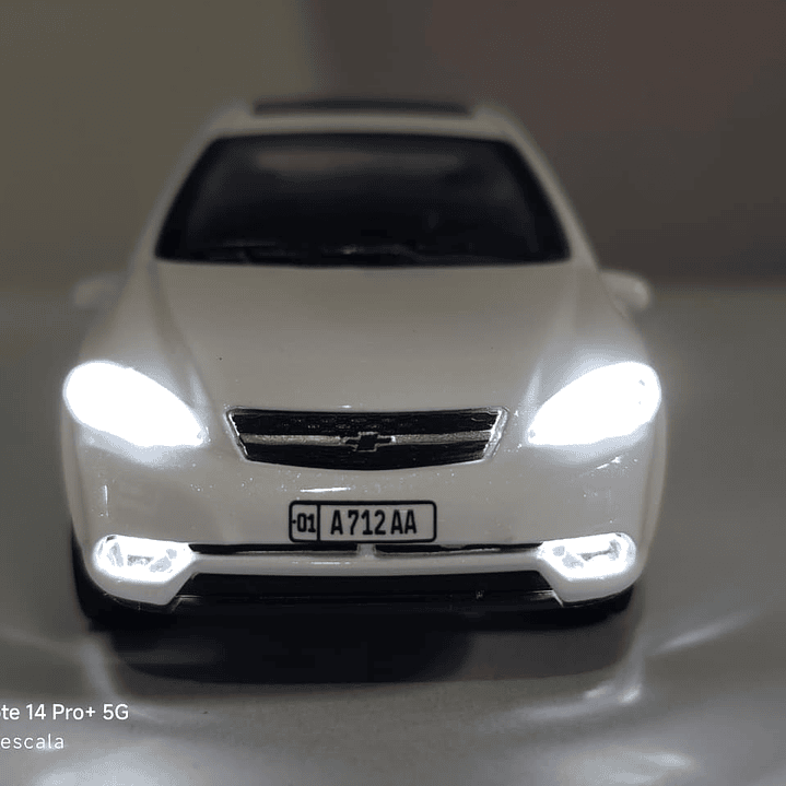 Chevrolet Optra 1/36 Chino Luces LED Gris 2