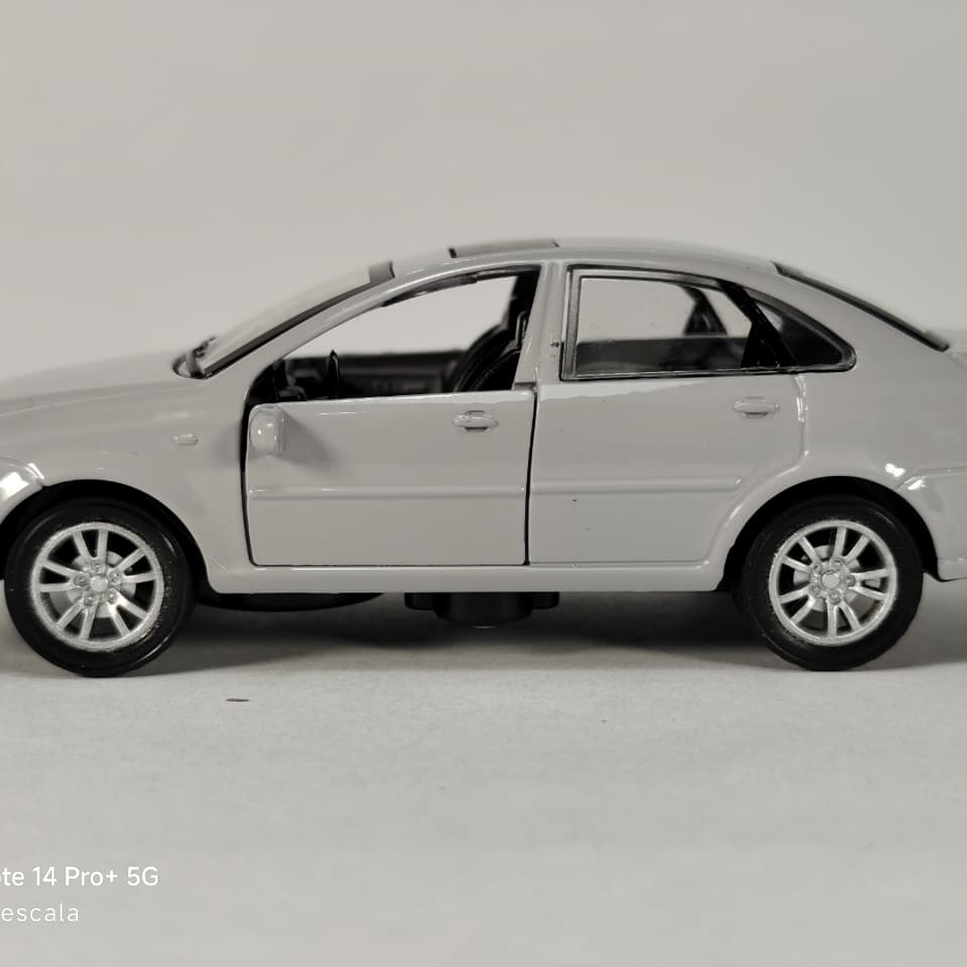 Chevrolet Optra 1/36 Chino Luces LED Gris 7