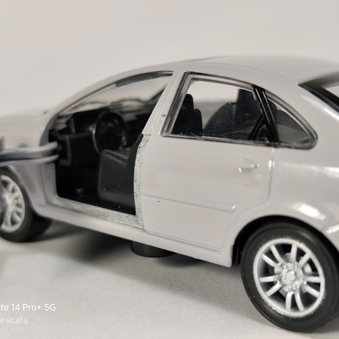 Chevrolet Optra 1/36 Chino Luces LED Gris 8