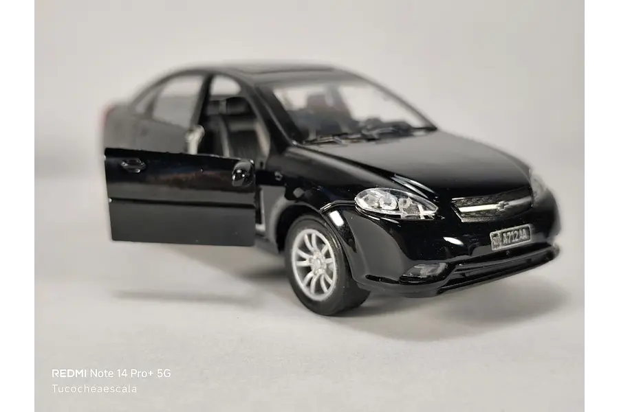Chevrolet Optra 1/36 Chino Luces LED Negro
